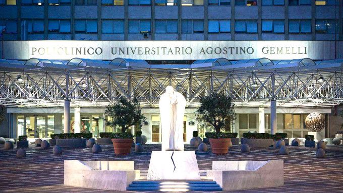El Papa tiene neumona bilateral