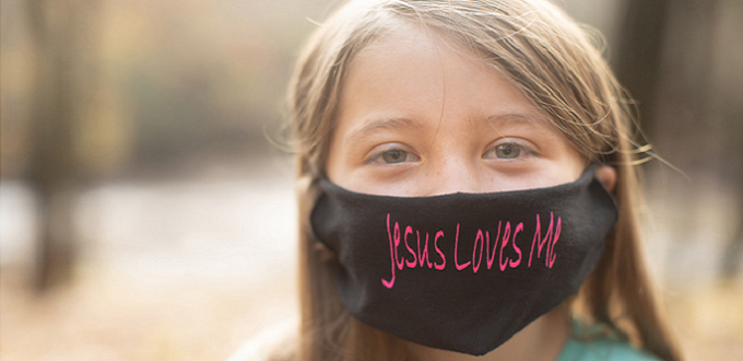 Prohíben en Mississippi usar la mascarilla «Jesús me ama» en el Colegio, pero una madre contraataca y gana