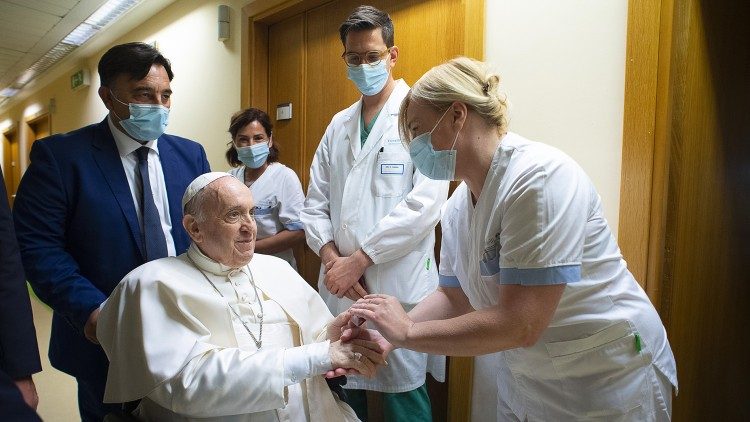 El Papa ser dado de alta maana y podra participar en la Misa del Domingo de Ramos en San Pedro