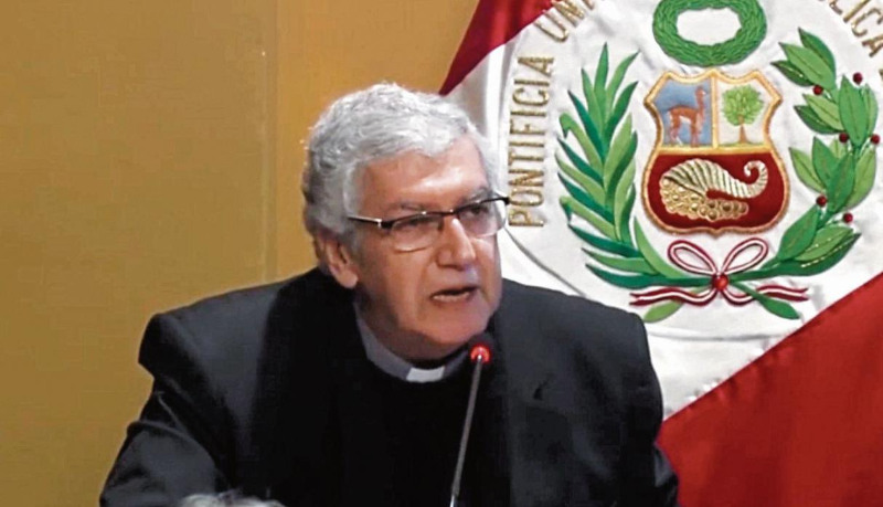 El arzobispo de Lima quiere que los seglares sean prrocos y niega la comunin en la boca