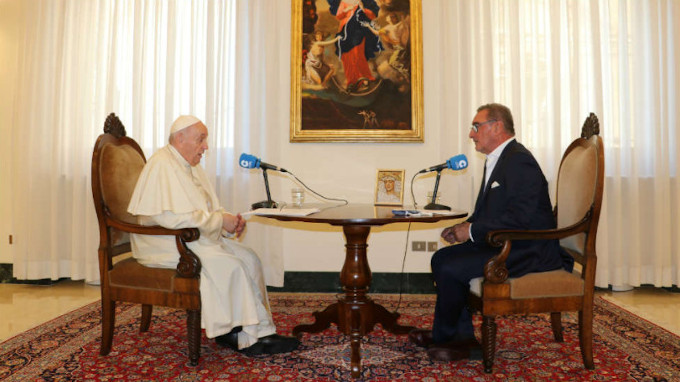 Carlos Herrera entrevista al Papa Francisco durante hora y media