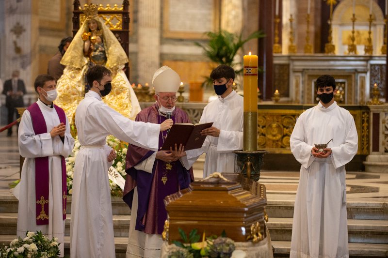 Entrañable funeral por la Madre Trinidad en la Basílica de San Pablo Extramuros