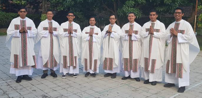 Son ordenados 8 nuevos sacerdotes jesuitas en Yogyakarta