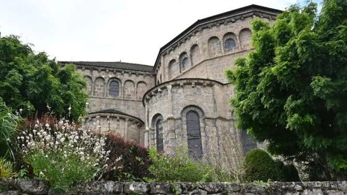 Los benedictinos vuelven a la Abada de Solignac de la que fueron expulsados durante la Revolucin francesa