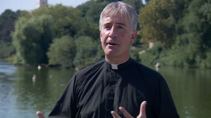 La Universidad de Nottingham se ve obligada a aceptar a sacerdote que dice las cosas claras sobre aborto y suicidio asistido