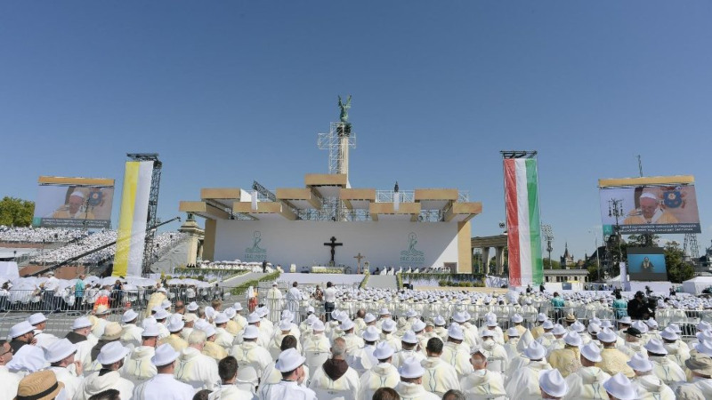 El Papa clausura el 52 Congreso Eucarstico Internacional con un llamado a la adoracin