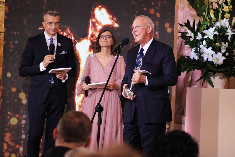 Carl Anderson recibi el Nobel catlico de la Iglesia en Polonia