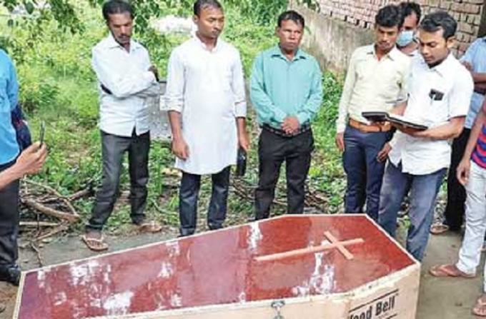 India: la policía se niega a investigar la muerte de un joven dalit cristiano que fue atacado con ácido
