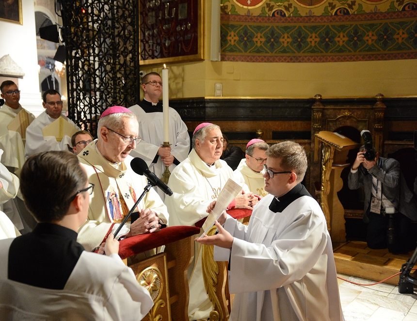 El arzobispo Gadecki encomienda solemnemente la Nacin y la Iglesia en Polonia a San Jos en Kalisz