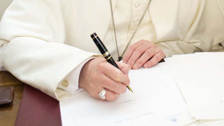 El Santo Padre publica una carta dirigida a los esposos