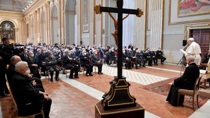El Papa pide a los juristas italianos que, ocupen el puesto que ocupen, protejan siempre a los ms dbiles