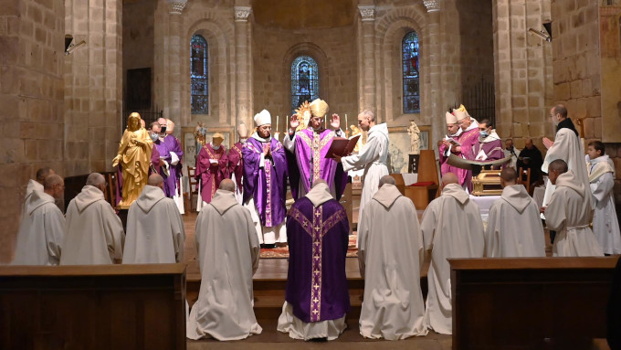 Los benedictinos vuelven a Solignac después de 230 años con la Misa de instalación