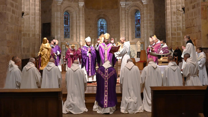 Los benedictinos vuelven a Solignac despus de 230 aos con la Misa de instalacin