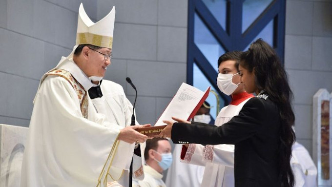El cardenal Tagle consagra la Catedral de Nuestra Señora de Arabia en Baréin