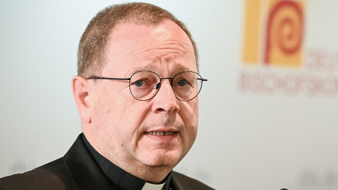 Mons. Btzing promueve a un sacerdote de su dicesis a pesar de saber que acos sexualmente a dos mujeres