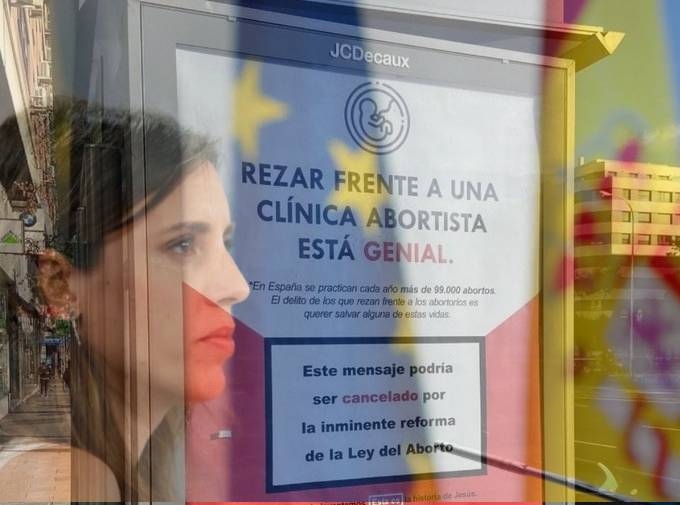 Irene Montero reacciona contra la campaa de la ACdP a favor de rezar ante clnicas abortistas