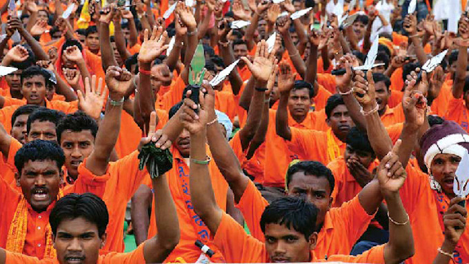 India: turba de hinduistas ataca a un grupo de cristianos protestantes mientras rezaban y apalean al pastor