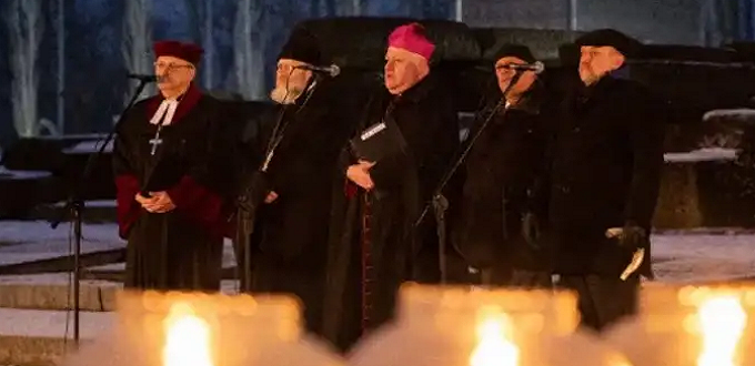 Líderes católicos y de otras religiones rezan juntos en el 77 aniversario del Holocausto