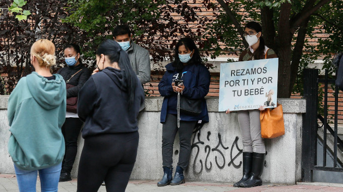 Rezar ante una clnica abortista en Espaa tendr el mismo procedimiento penal que agredir a una mujer