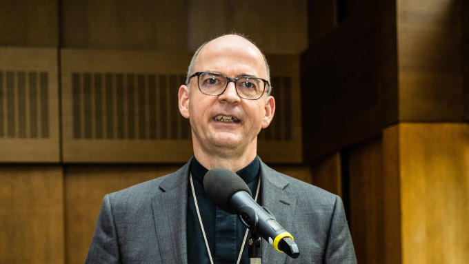 El obispo de Würzburg anuncia que no tomará medida alguna contra quien viva al margen de la moral católica
