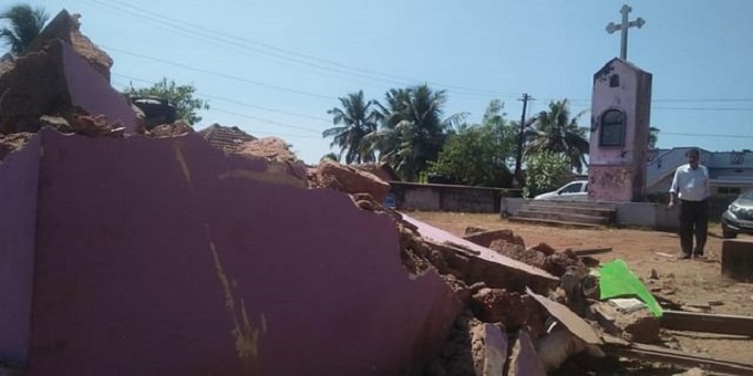 Radicales hinduistas derriban una iglesia en la India