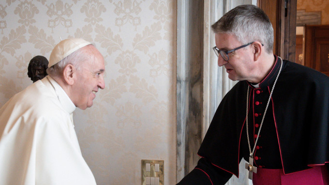 El obispo de Maguncia asegura que el Papa cuestion crticamente la Asamblea Sinodal Alemana al reunirse con l