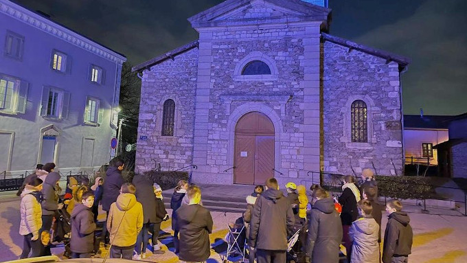 La France Prie lleva a rezar pblicamente el Rosario a decenas de miles de franceses todas las semanas