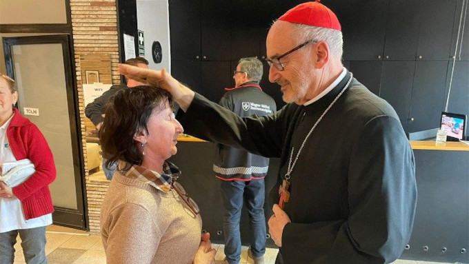 El cardenal Michael Czerny comprueba en persona el drama de los civiles que huyen de la guerra en Ucrania