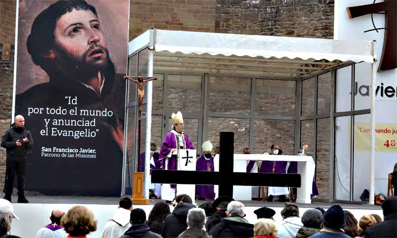 Mons. Francisco Pérez en la Javierada: «Dios no ha venido a suprimir el dolor, ni siquiera a explicarlo»