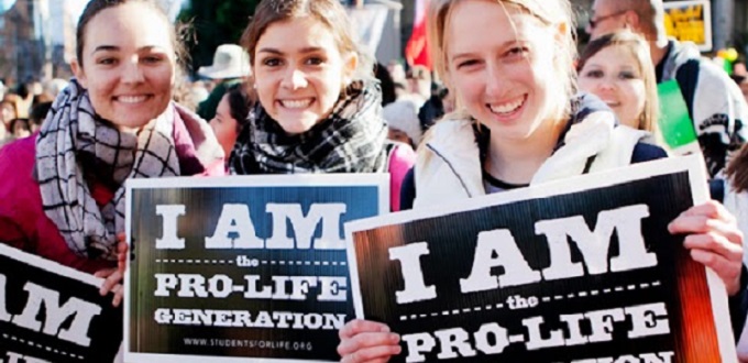 La mayoría de los estadounidenses quieren que se prohíba el aborto después de las 15 semanas