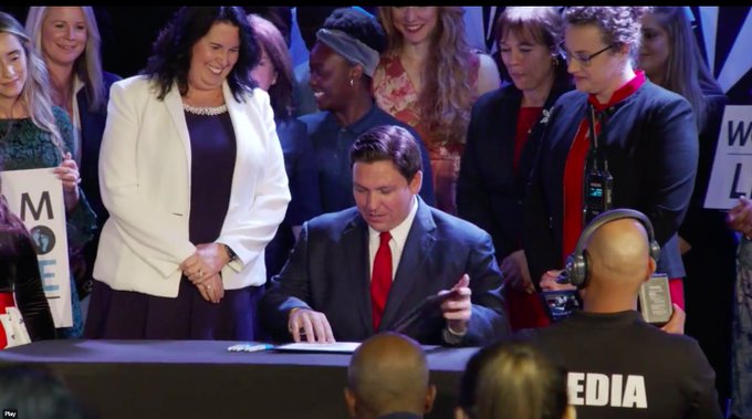 DeSantis, Gobernador de Florida, firma ley que prohíbe aborto después de las 15 semanas de embarazo