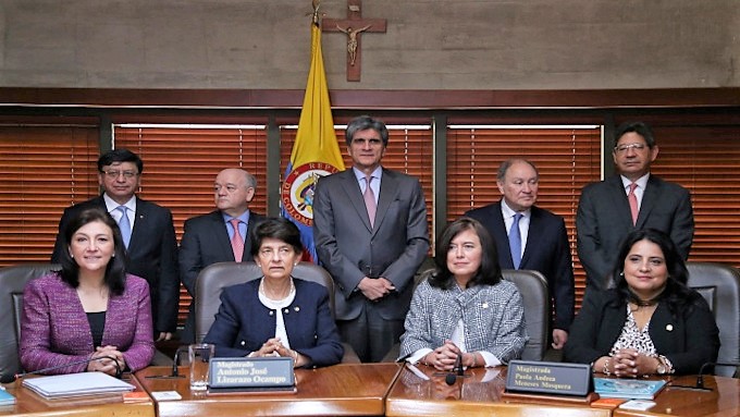 La Corte Constitucional de Colombia sentencia que el crucifijo que preside su pleno no condiciona a los magistrados