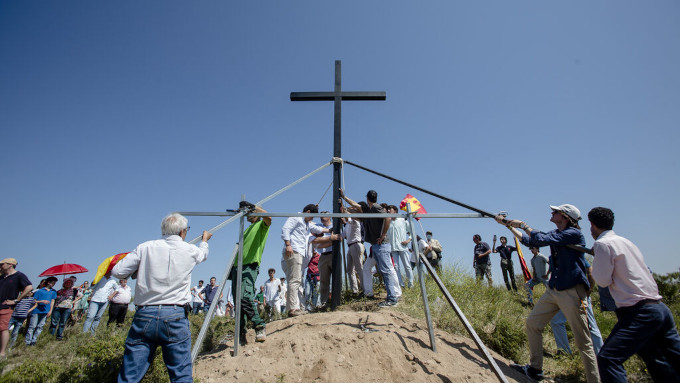 La Cruz ya preside la sierra gaditana de San Cristbal