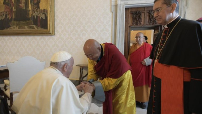 Francisco: «Jesús y Buda fueron pacificadores y promotores de la no violencia»