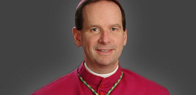 Un cuarto obispo prohíbe a Nancy Pelosi recibir la comunión por promover el aborto