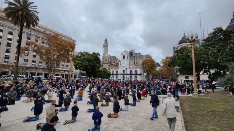 Con el Rosario de hombres (Buenos Aires), de la mano de Mara, hacia la Victoria de Cristo Rey