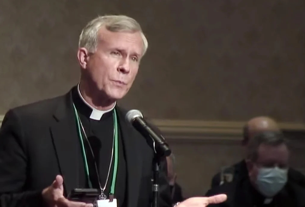 Mons. Joseph Strickland prohíbe también a Nancy Pelosi comulgar en su diócesis