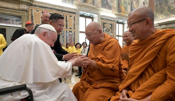 Francisco, a los budistas:  «El grito de la humanidad herida y de una Tierra desgarrada nos llama a una colaboración más estrecha»