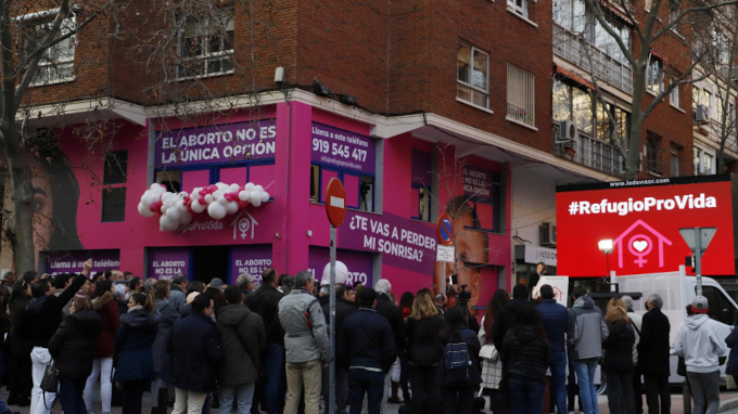 Derecho a Vivir entrega al Ministerio de Igualdad ms de noventa mil firmas contra la nueva ley del aborto