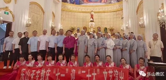 Mons. Lei celebra en la catedral de Leshan el nacimiento del Partido Comunista Chino