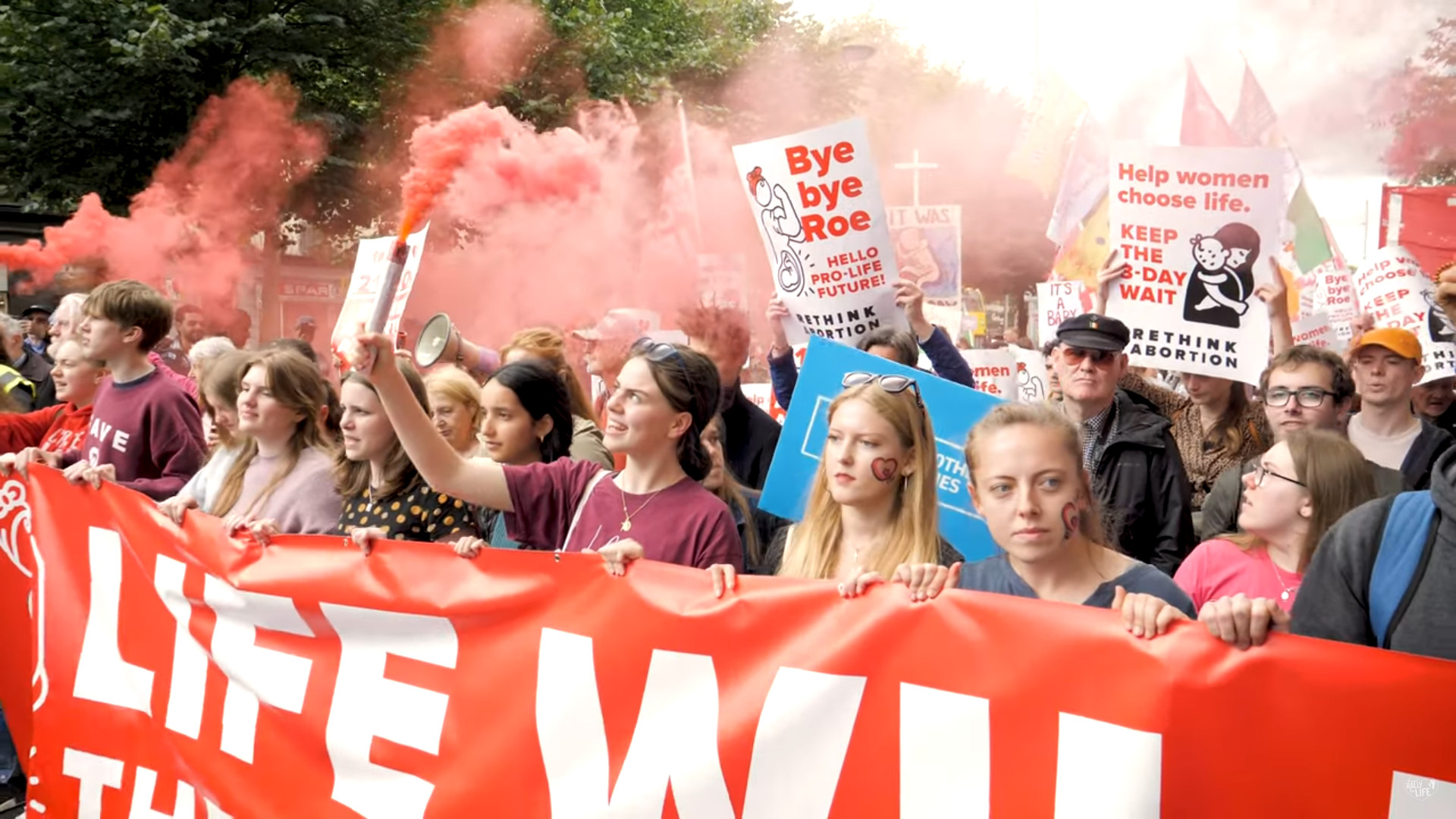 Miles de irlandeses se manifiestan contra el aborto que el pueblo irlands apoy con su voto en el 2018