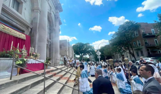 Se cancelan las misas y confesiones en una capilla en Chicago del Instituto de Cristo Rey Sumo Sacerdote