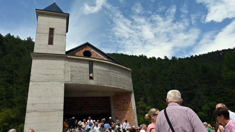 Un musulmán construye una iglesia católica en Bosnia