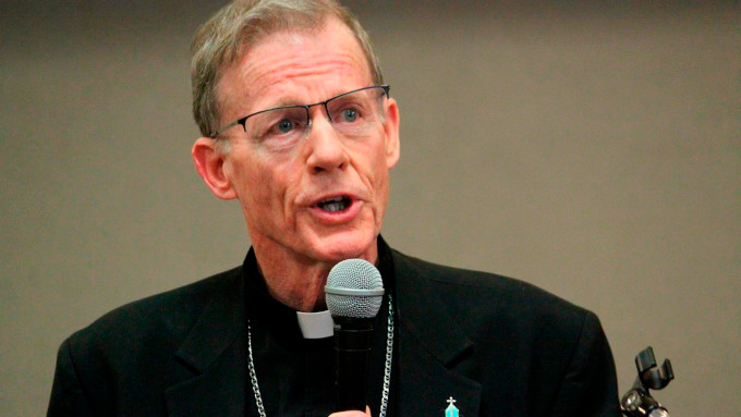 El arzobispo de Santa Fe pide que la Iglesia bautice a los hijos de parejas homosexuales