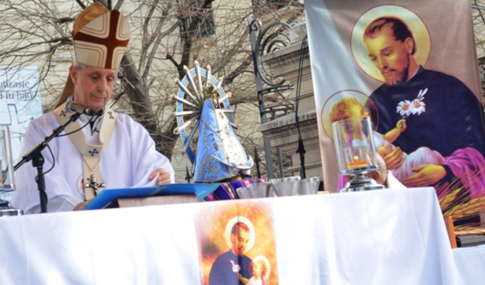 El cardenal Poli denuncia la inflacin asfixiante que genera miseria en Argentina