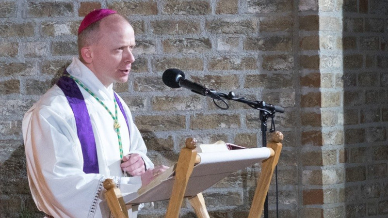 Cuando lo humano prevalece sobre lo divino, la Iglesia no florece