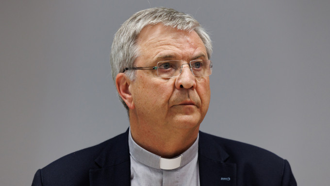 Mons. Bonny pretende que la bendición de parejas homosexuales está en línea con el papa Francisco