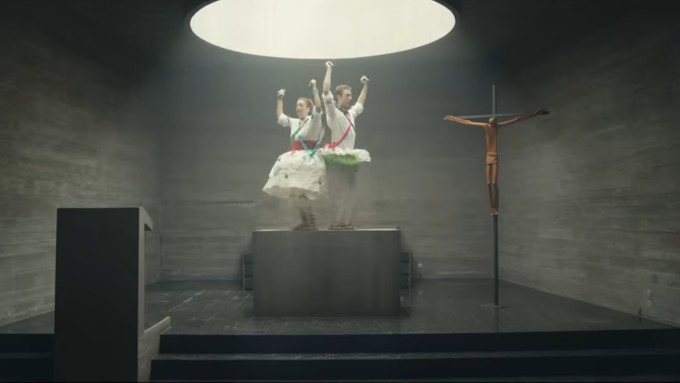 La Iglesia en La Rioja critica el baile de una jota sobre un altar en el vídeo de promoción del turismo de la región