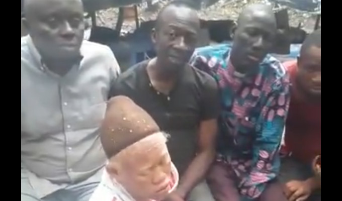 Un vídeo demuestra que los sacerdotes y fieles secuestrados en Camerún están vivos pero en muy mal estado