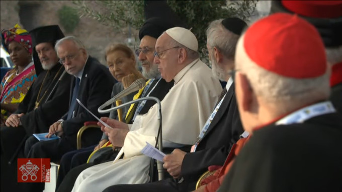El Papa interviene en el encuentro de religiones para promover la paz en el mundo